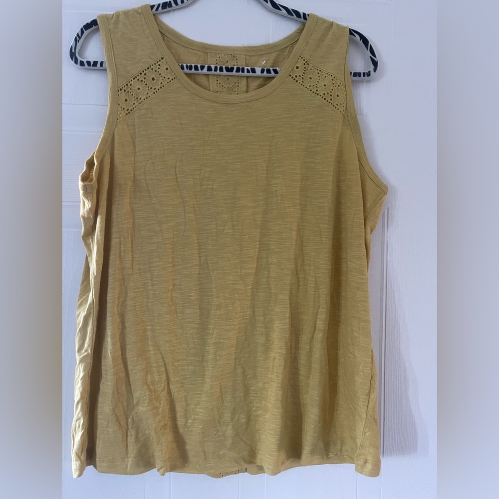 3/10$ Yellow Denver Hayes tank top xl